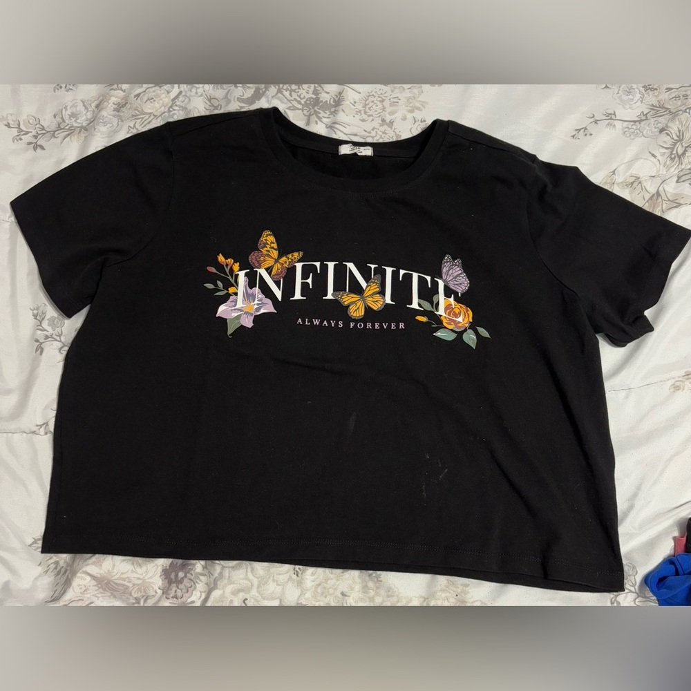 Black Graphic Cropped Tee